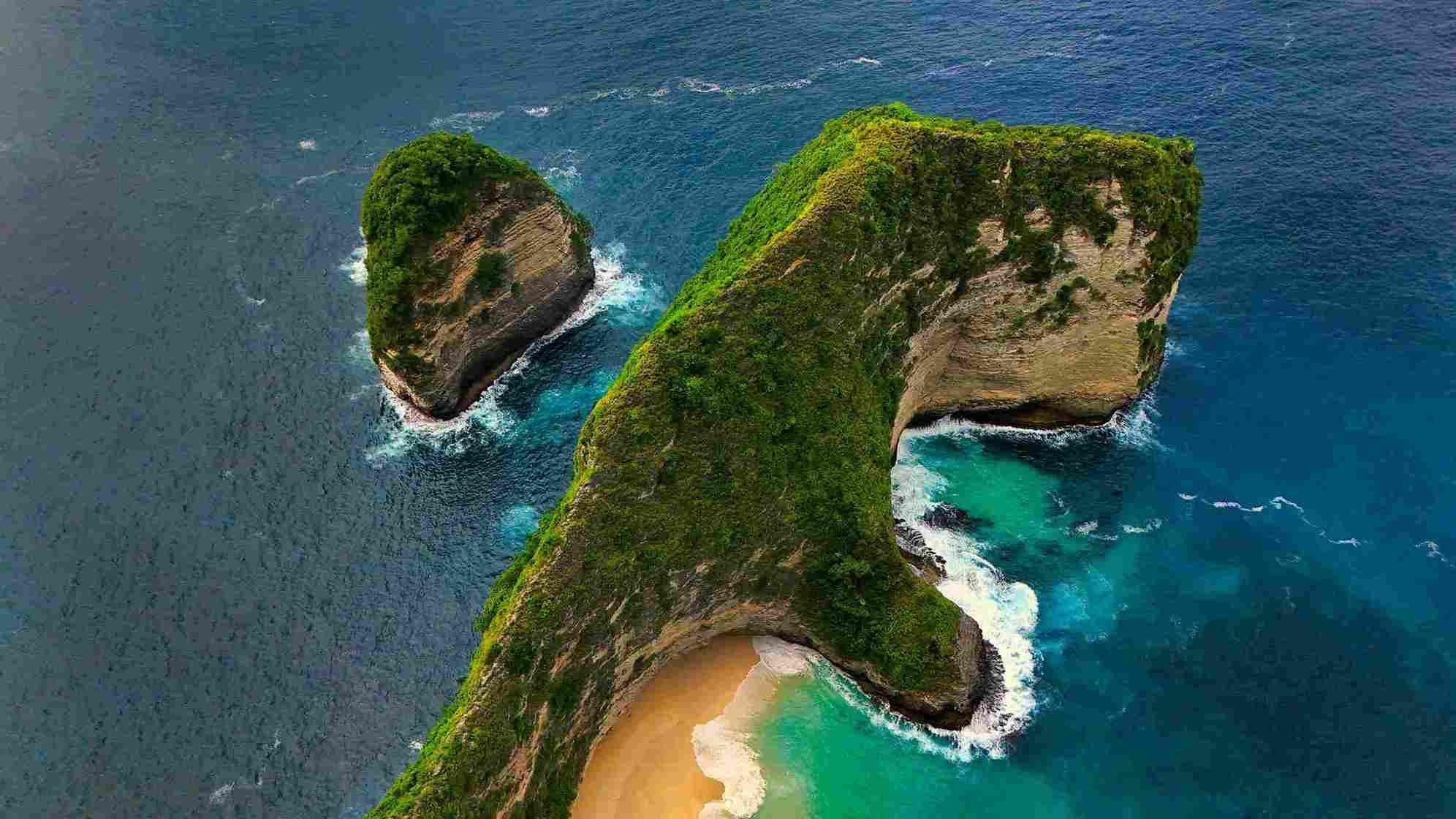 Aerial view Kelingking Beach Nusa Penida Bali Indonesia turquoise ocean green cliffs