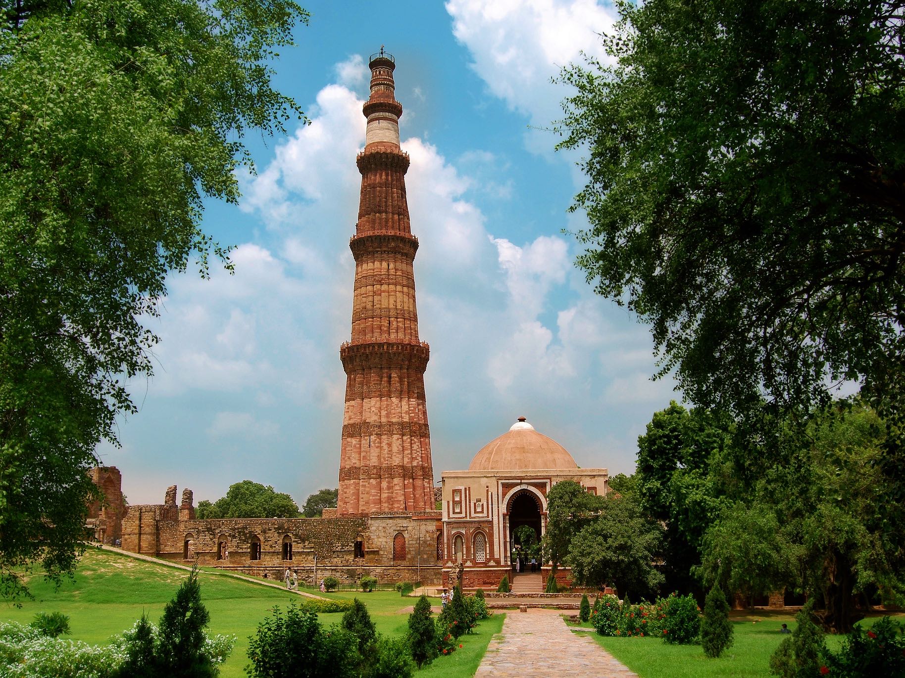 Qutub Minar Delhi Most Popular Monument In Delhi Qutub Minar Delhi Most Popular Monument In Delhi